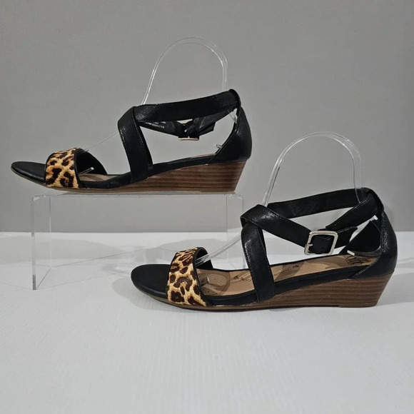 NEW Sofft Innis Sandal Womens 9.5 Black Leather Cheetah Print Strappy Wedge - Picture 2 of 13